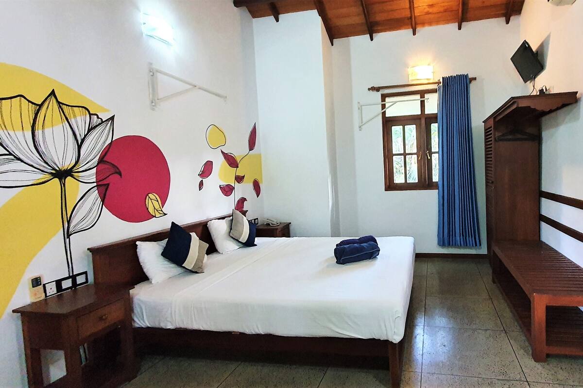 classic double or twin room, garden view, garden area | premium bedding, desk