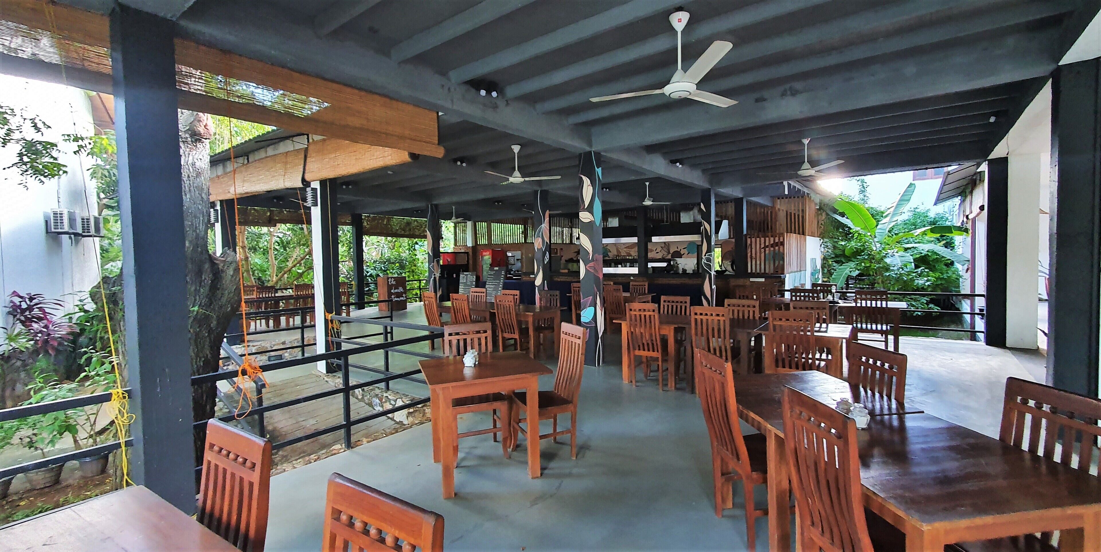 breakfast, lunch, dinner served; international cuisine