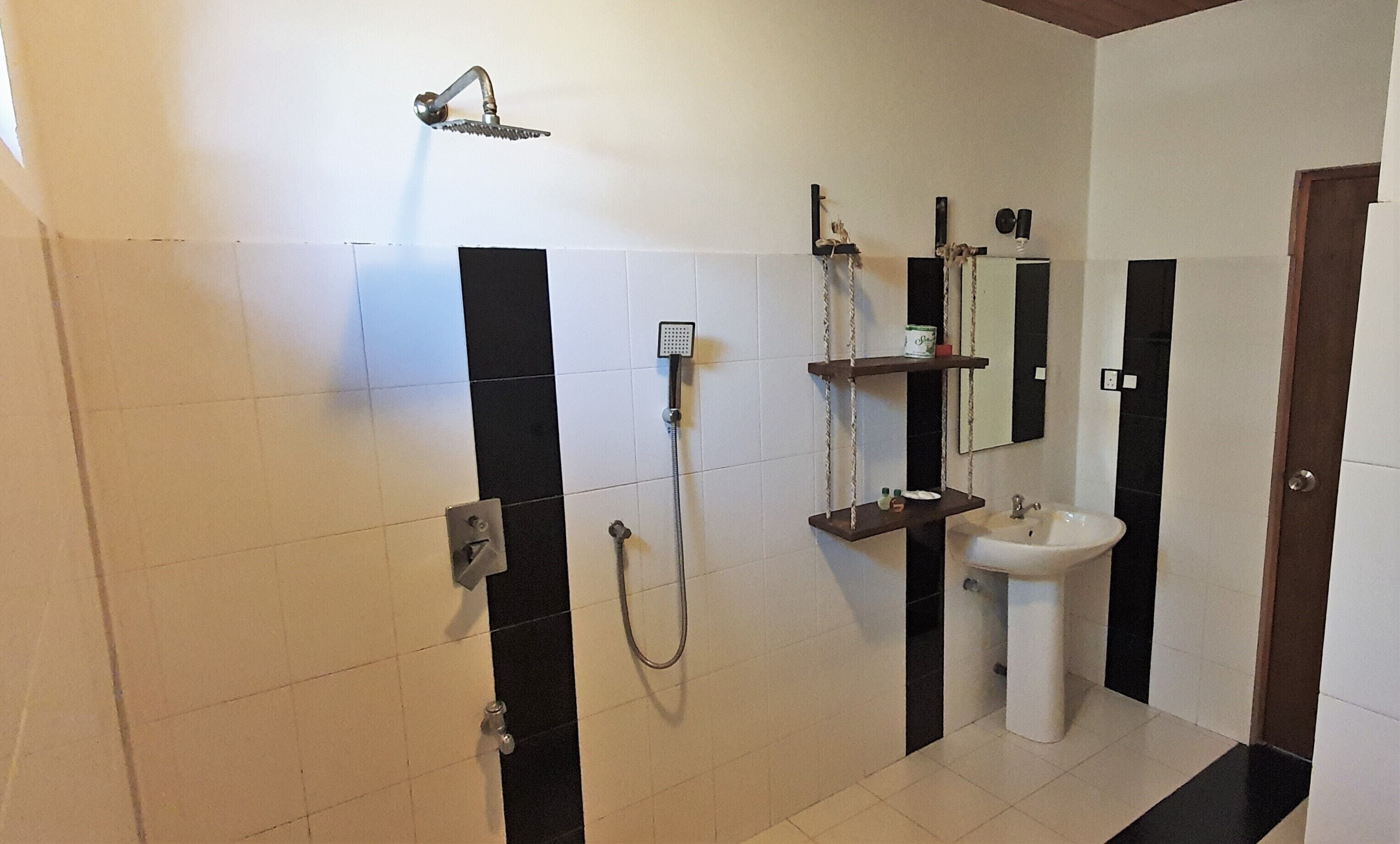 shower, rainfall showerhead, free toiletries, hair dryer