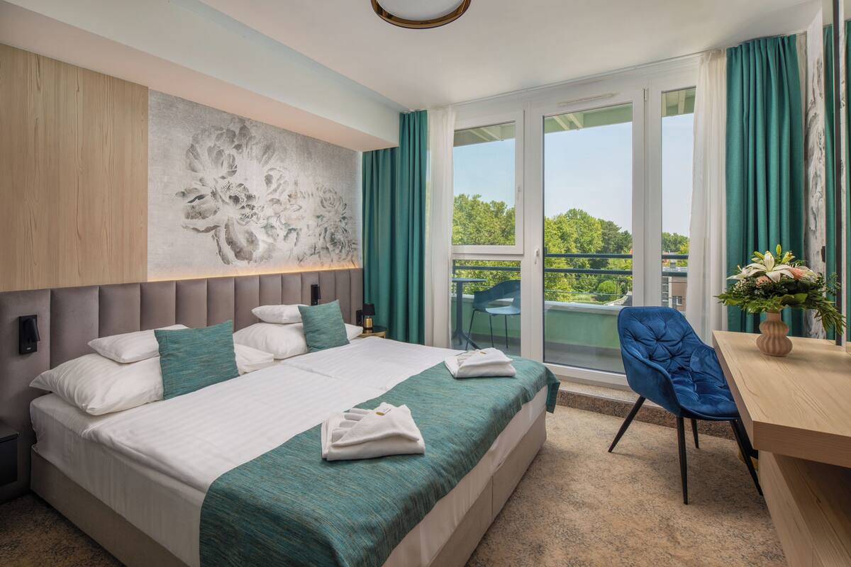 Standard Double Room, Balcony | 미니바, 객실 내 금고, 책상, 무료 WiFi