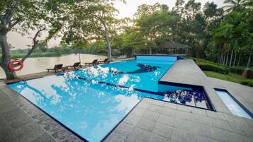 Piscine extérieure