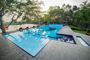 Piscine extérieure