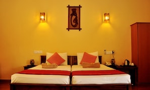 Chambre Deluxe, 1 chambre, vue lac, en bord de lac | 1 chambre, lits bébé (en supplément), lits pliants/supplémentaires