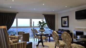 Free daily full breakfast