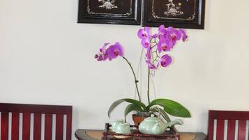 Superior Room, 1 Queen Bed, Garden View | Lobby sitting area