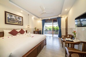 Minibar, desk, soundproofing, iron/ironing board - Bonsai Villa Hoi An (Da Nang)