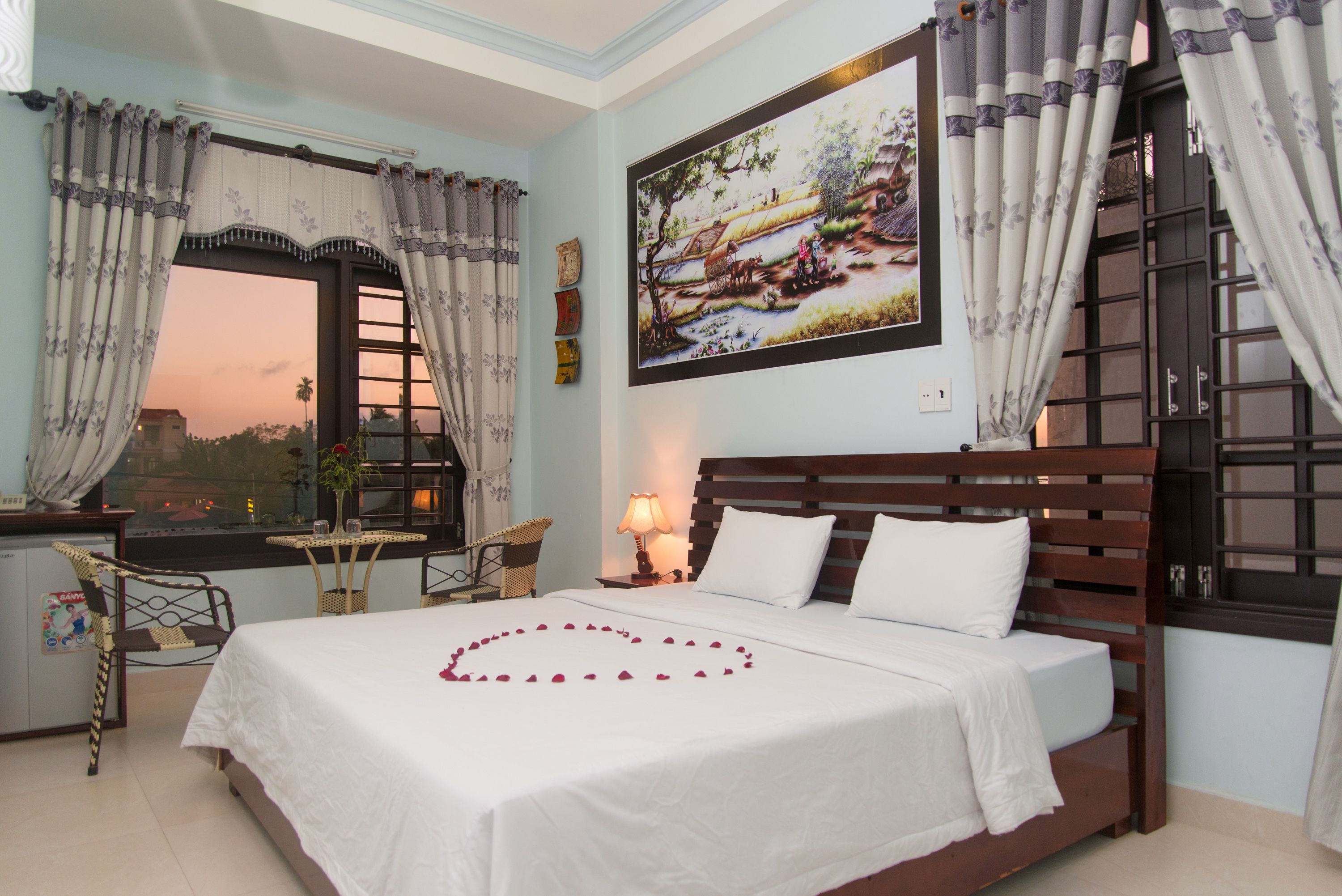 Minibar, escritorio, sistema de insonorización y wifi gratis 