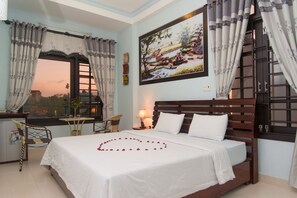 Minibar, escritorio, insonorización y wifi gratis