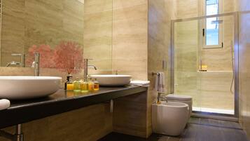 Presidential Apartment, 2 Bedrooms, City View, Tower | Bathroom | Free toiletries, hair dryer, bathrobes, slippers