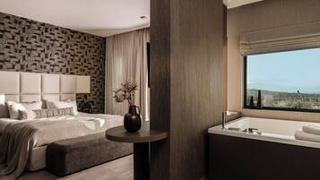 Executive Suite Sunset View | ห้องน้ำ | อ่างอาบน้ำแบบหัวเจ็ต, ฝักบัวนวดด้วยพลังน้ำ, ของใช้ในห้องน้ำระดับพรีเมียม