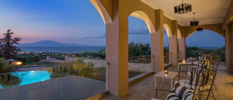 2 bares o lounges, bar junto a la alberca