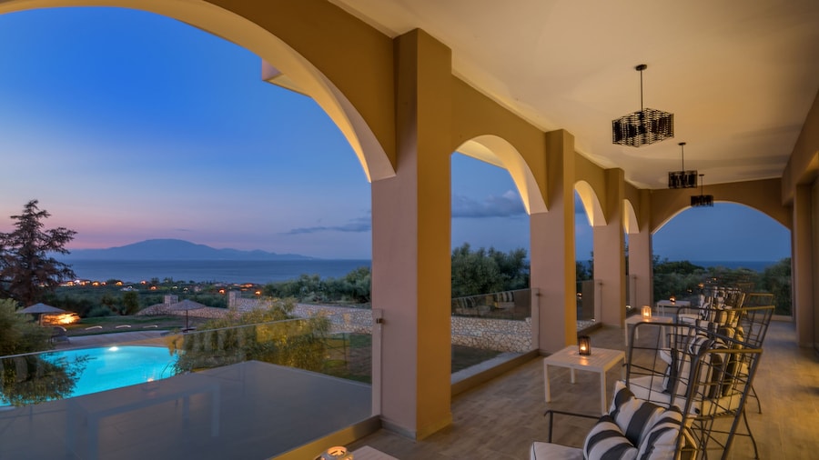 Elegance Luxury Executive Suites - Adults Only