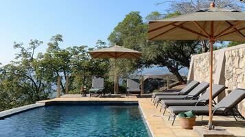 4 outdoor pools