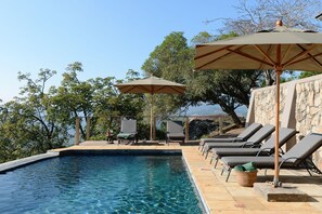 4 outdoor pools