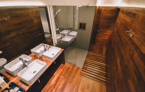 Executive Suite,1King Bed, Ocean View | Bathroom