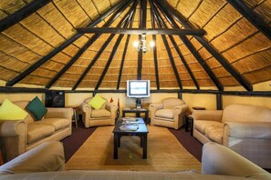 Breakfast and dinner served - Battlefields Country Lodge (Dundee)