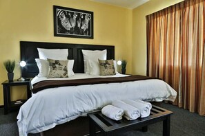 IDube Business Studio | Premium bedding, in-room safe, desk, free WiFi
