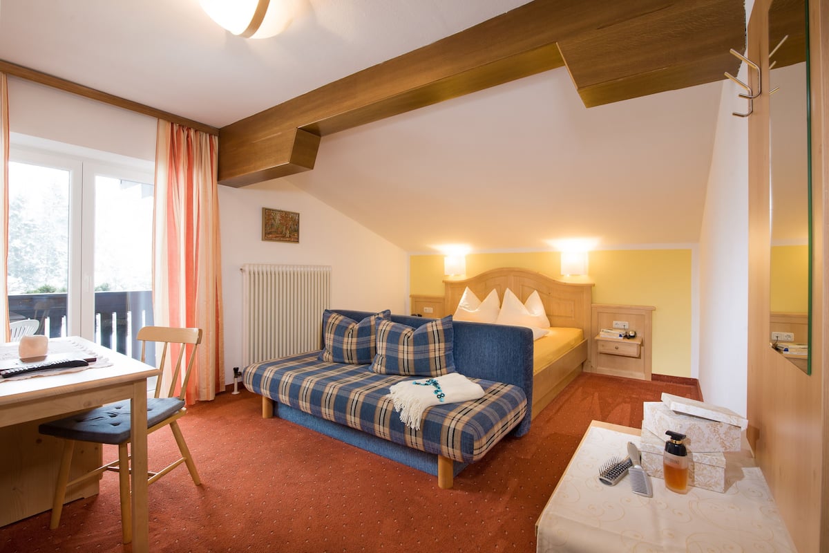 Double Room, Balcony, Mountain View | Minibar, in-room safe, desk, iron/ironing board (on request)
