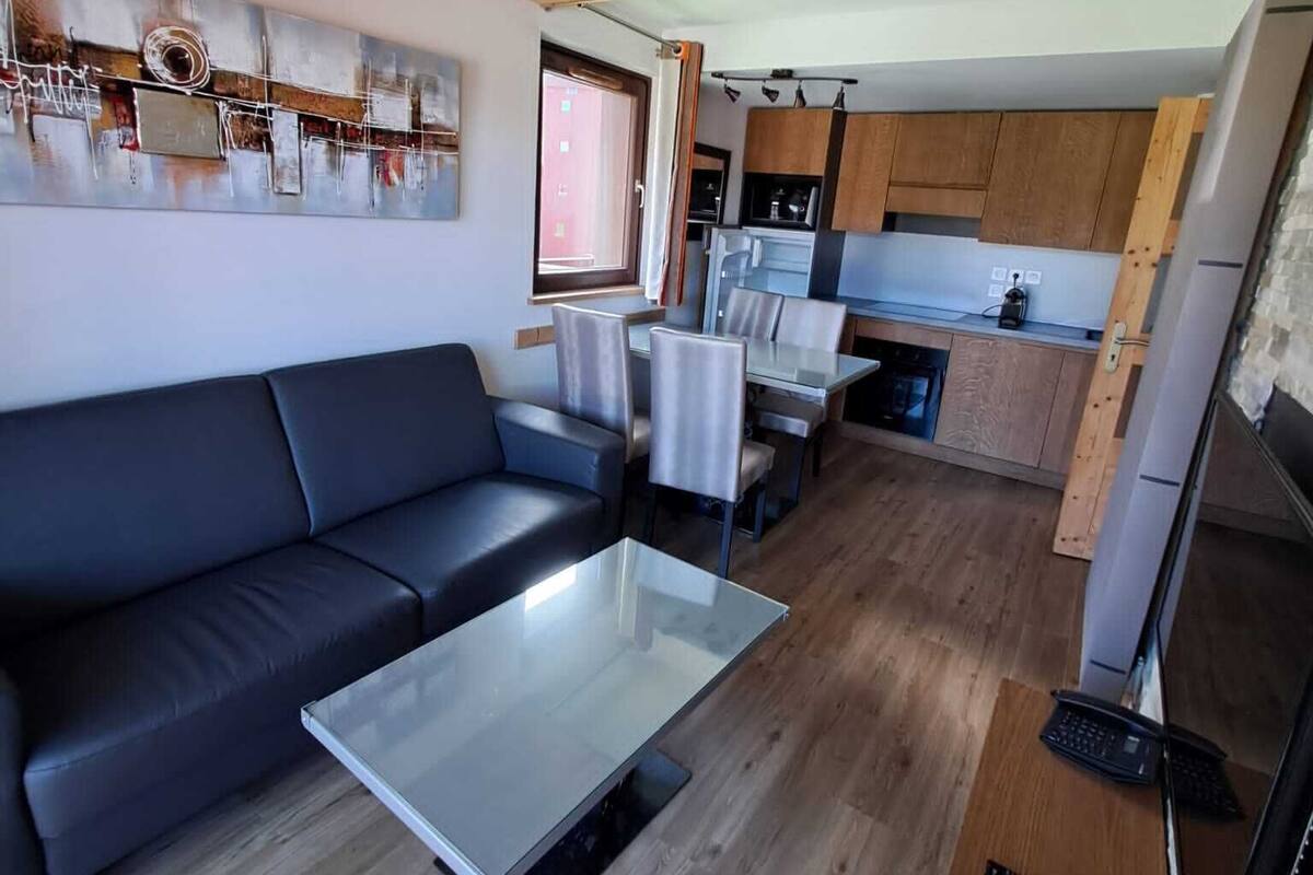 Apartamento, 1 habitación, accesible para personas con discapacidad, balcón (Cabine) | Zona de estar | Una televisión de pantalla plana