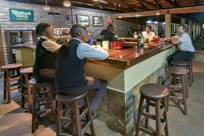 2 bar/lounge, bar a bordo piscina