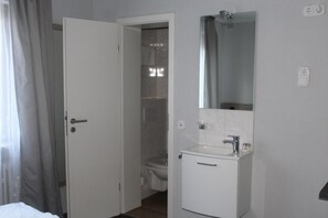 淋浴设施、吹风机、毛巾