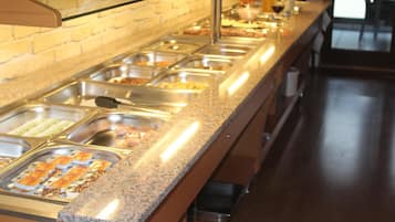 Desayuno buffet todos los días (con cargo)