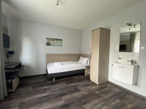 标准单人房 | 办公桌、免费 WiFi、床单