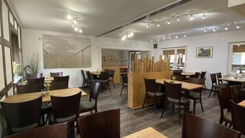 Daily buffet breakfast for a fee