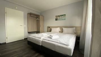 Quarto casal standard | Escrivaninha, Wi-Fi de cortesia, roupa de cama