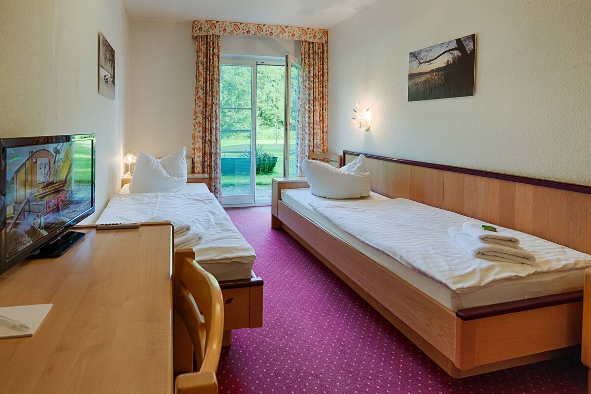 Chambre avec lits jumeaux, vue lac