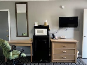 Flat-screen TV - Hawkeye Motel (Washington)