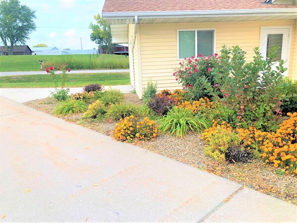 Exterior - Hawkeye Motel (Washington)