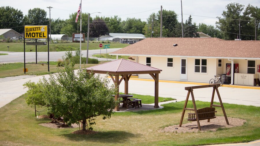 Hawkeye Motel