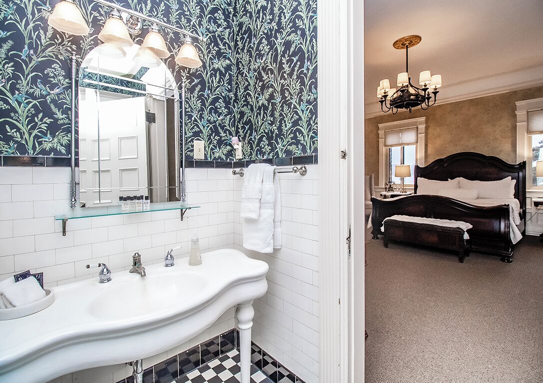 lake view king, 1 king bed  | bathroom | separate bathtub and shower, deep-soaking bathtub, free toiletries