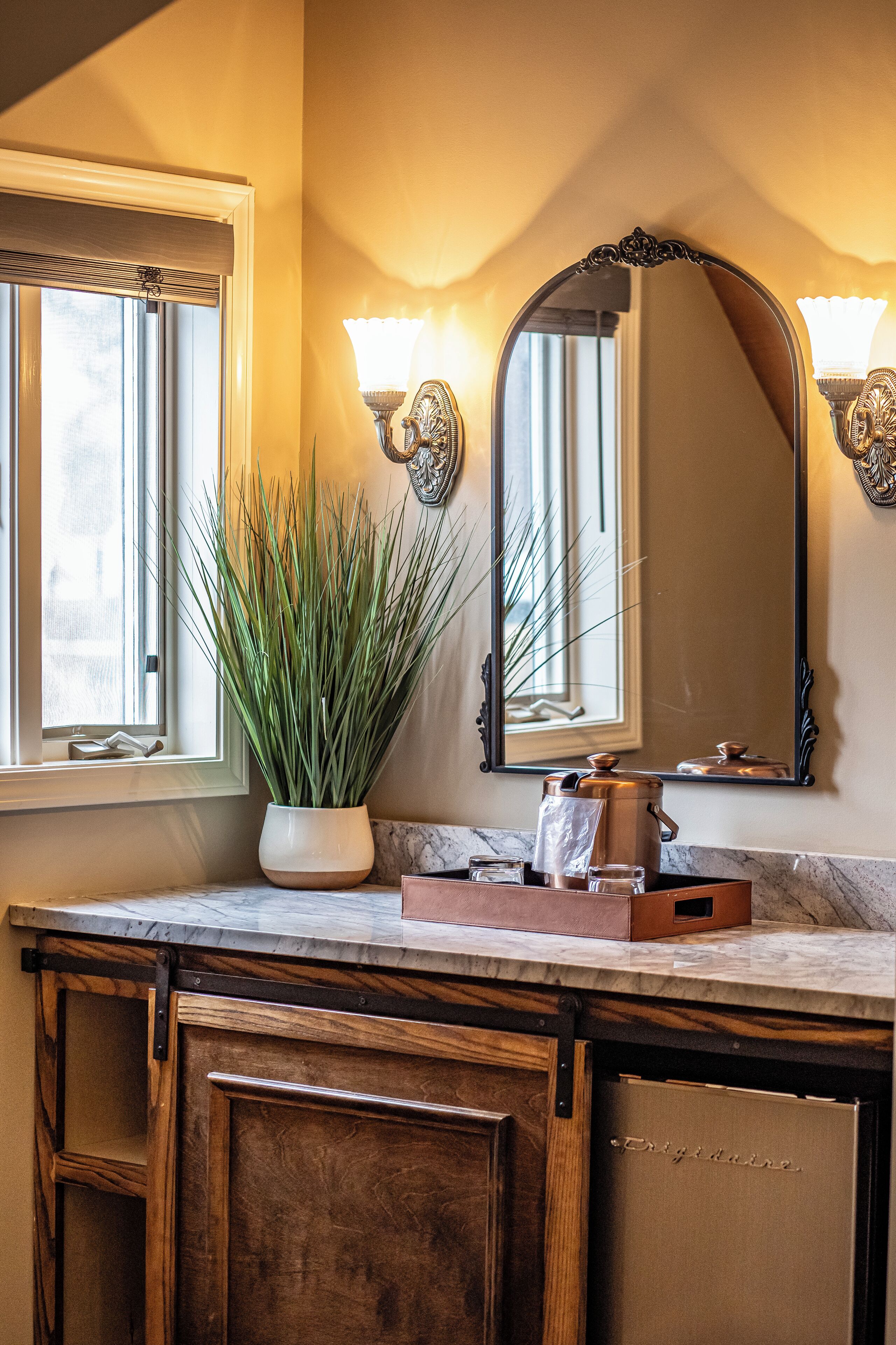 standard king, 1 king bed | mini fridge