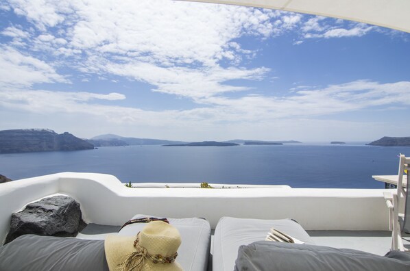 Suite (Emotion) | Beach/ocean view