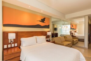 Premium bedding, down comforters, pillowtop beds, in-room safe - Hampton Inn & Suites by Hilton Los Cabos (San José del Cabo)