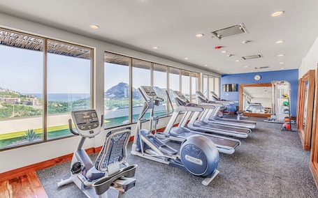 Fitness facility. Hampton Inn & Suites by Hilton Los Cabos