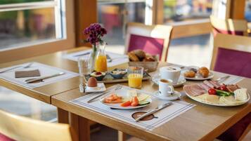 Daily buffet breakfast (EUR 15.5 per person)