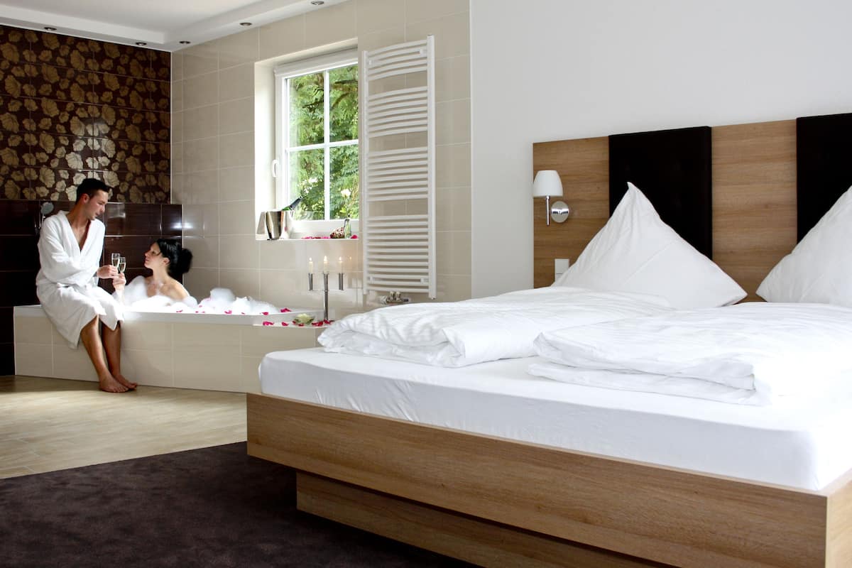 premium bedding, in-room safe, desk, soundproofing