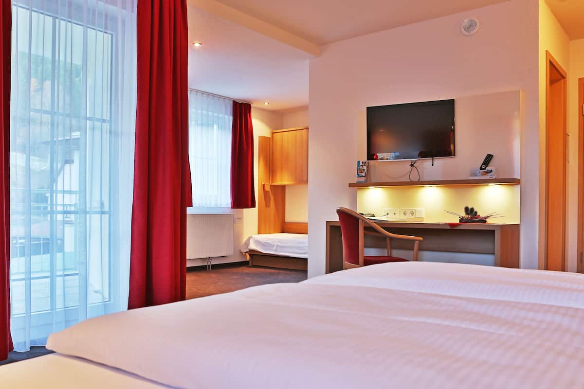 premium bedding, in-room safe, desk, soundproofing