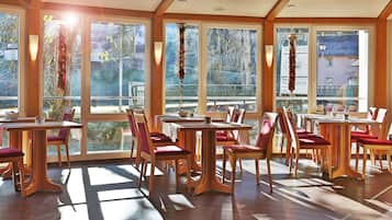 Daily buffet breakfast (EUR 15.5 per person)