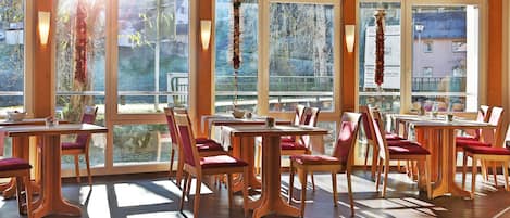 Daily buffet breakfast (EUR 15.5 per person)