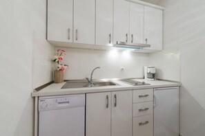 Appartement, 2 chambres, balcon, vue mer (2) | Cuisine privée