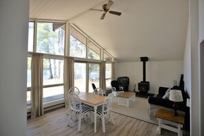 Premium Cottage, 2 Bedrooms, Lake View | Individually decorated, free WiFi, bed sheets