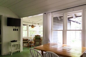 Basic Cottage, 2 Bedrooms, Lake View | In-room dining