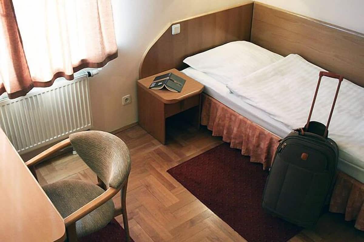 standard single room | 1 bedroom, in-room safe, free wifi, bed sheets