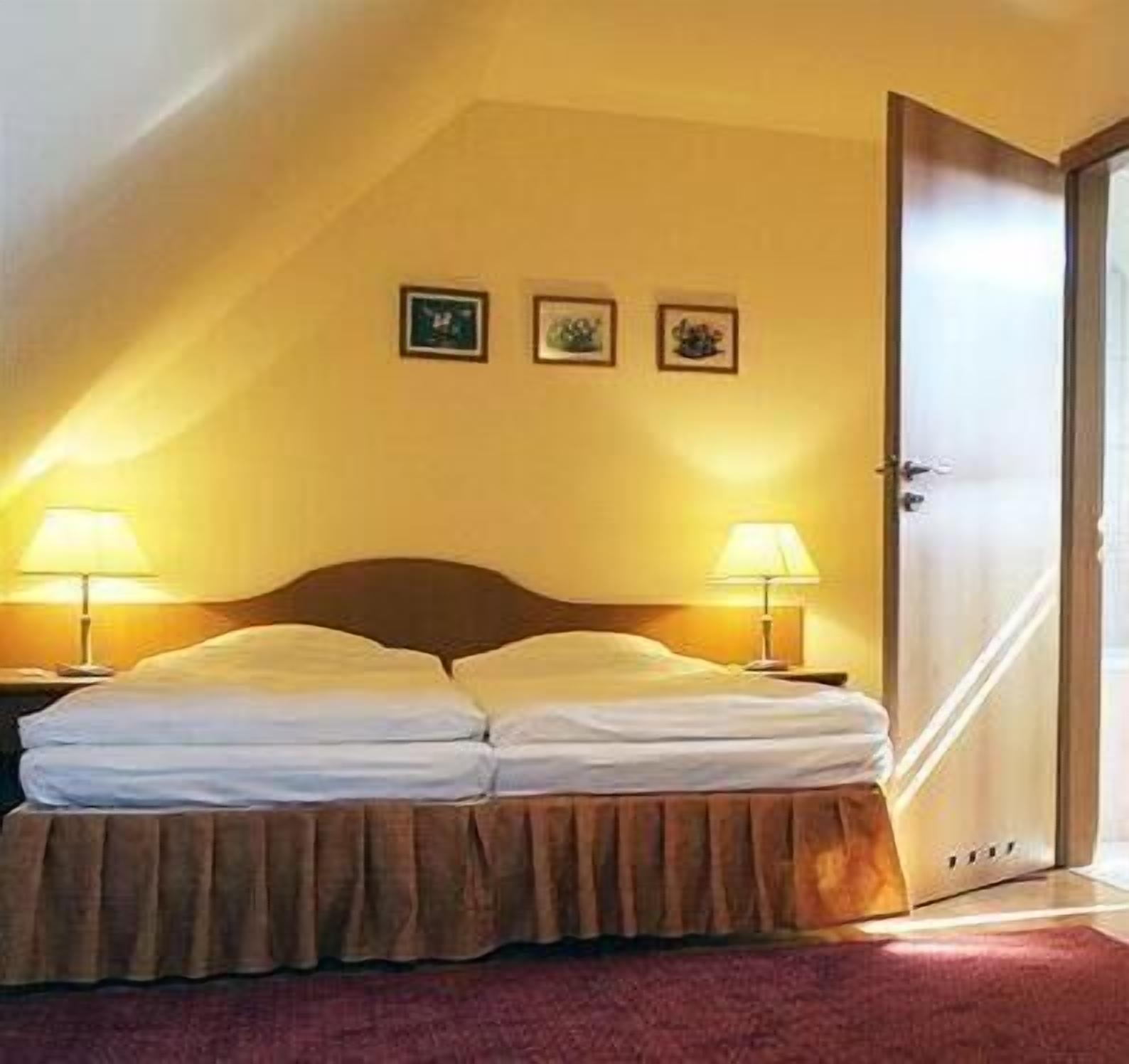 1 bedroom, in-room safe, free wifi, bed sheets