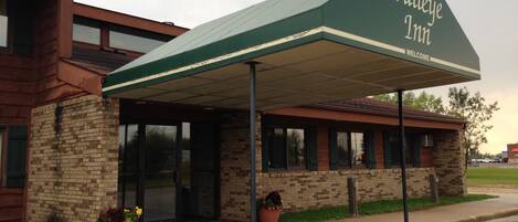 A building with a sign reading "Walleye Inn" and a covered entrance.