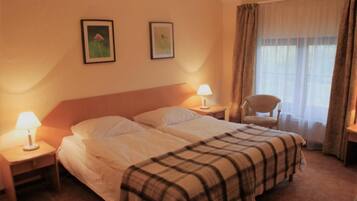 In-room safe, desk, soundproofing, iron/ironing board